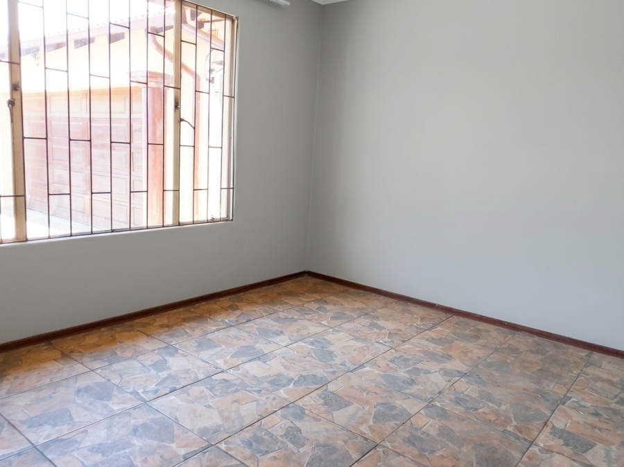 To Let 4 Bedroom Property for Rent in Geelhoutpark North West